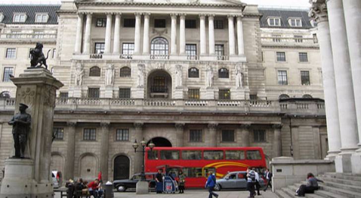 بنك انكلترا يبقي على مؤشر الفائدة الرئيسي دون تغير