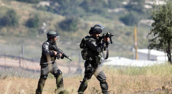 إصابة 6 فلسطينيين بالرصاص الحي بالضفة الغربية
