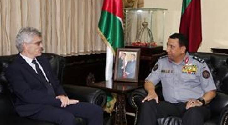 اللواء الركن الحواتمة يستقبل السفير الروماني