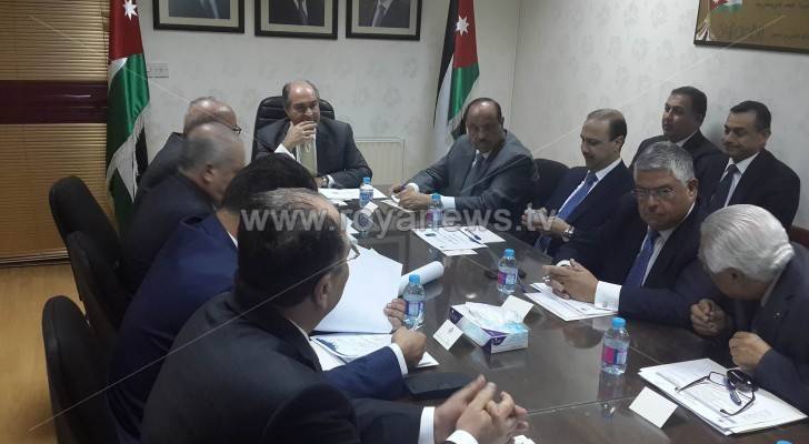 الملقي يؤكد أهمية إيجاد قطاع نقل يخدم الأحياء والمدارس داخل المدن