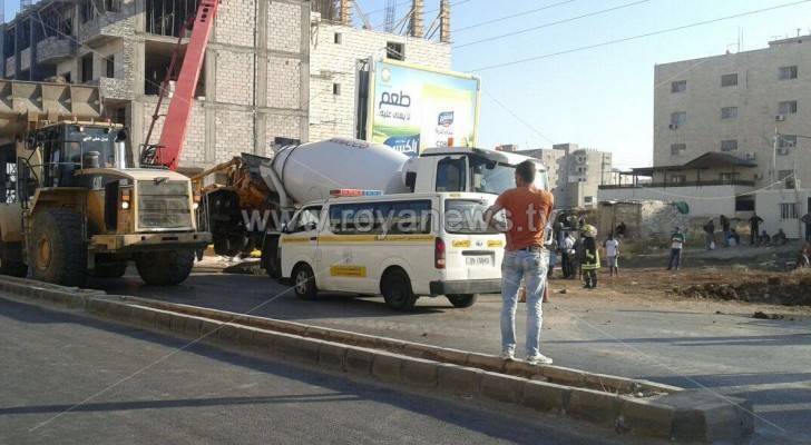 وفاة مصري خلال تفريغ خلاط اسمنت في إربد .. صور