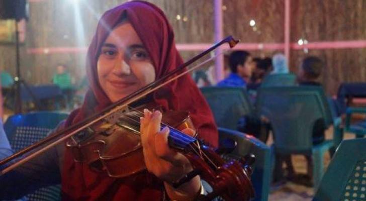 قهرت السرطان .. قصة تفوق الفتاة الفلسطينية التي أدت امتحانات الثانوية بغرفة العلاج الكيماوي