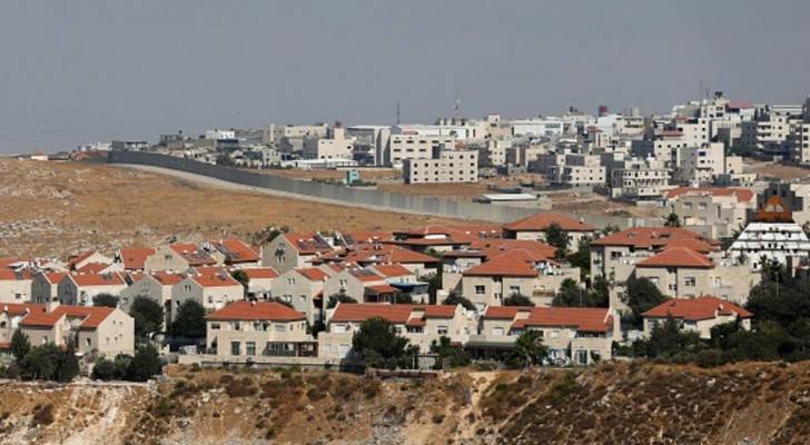 الإحتلال يعتزم نقل مستوطنة إلى أراض فلسطينية