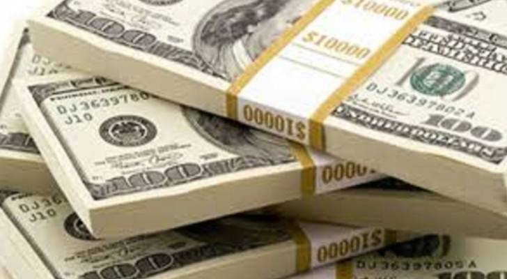 تراجع الدولار يدفع أسعار الذهب للارتفاع  1%