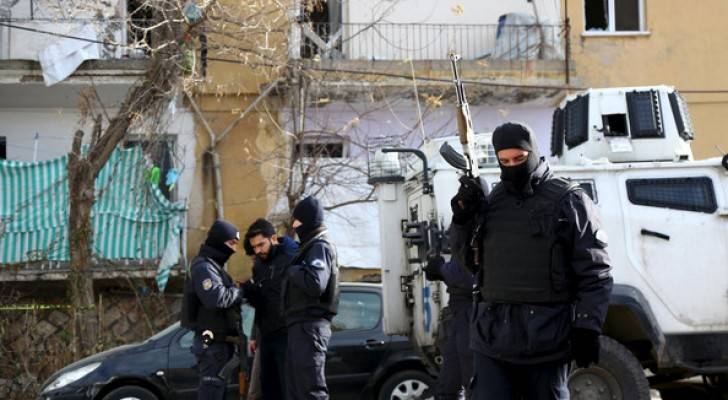 انفجار سيارة مفخخة قرب مركز للشرطة في فان التركية قرب الحدود مع إيران