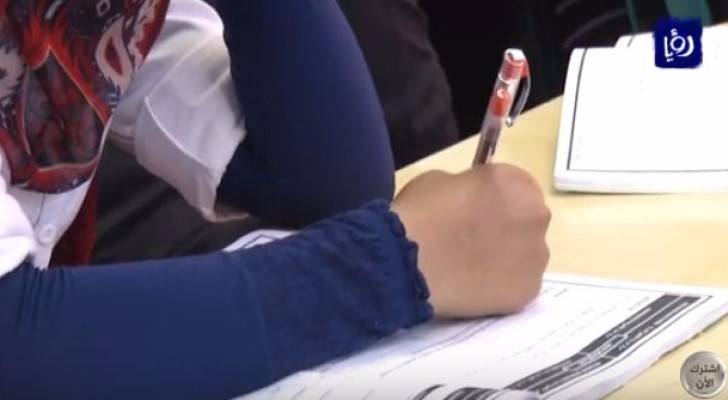 عشرات آلاف الراسبين في " التوجيهي " في مهب الريح .. فيديو