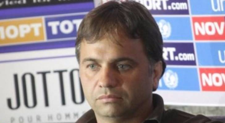 مشجعون يجبرون مدربا على الاستقالة بعد ساعتين من تعيينه