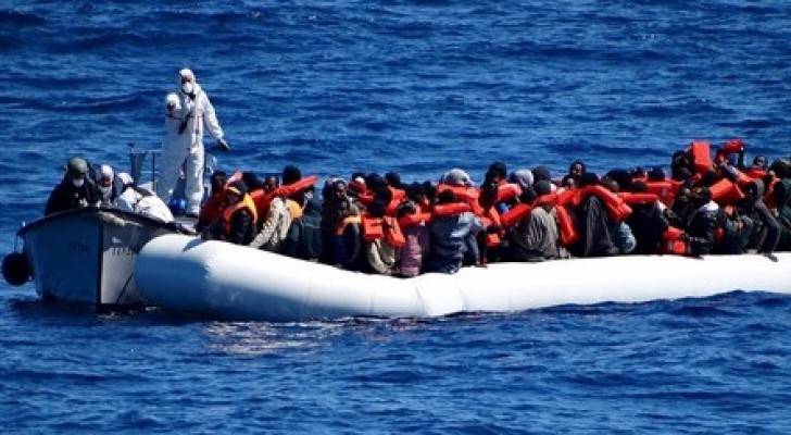 بريطانيا: إنقاذ 700 مهاجر في البحر المتوسط