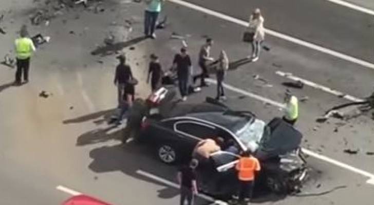 بالفيديو: تحطم سيارة الرئيس الروسي ووفاة سائقه في حادث مروع