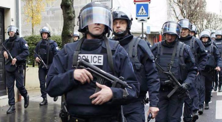 توقيف شخصين اثر العثور على سيارة مليئة بقوارير غاز في باريس