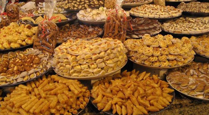 الصحة تحذر من الحلويات والأغذية الدسمة في العيد