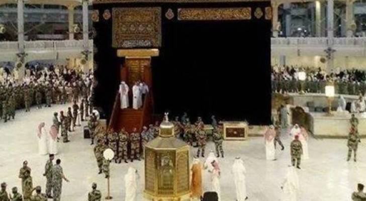لماذا تفتح أبواب الكعبة مرتين سنويا؟