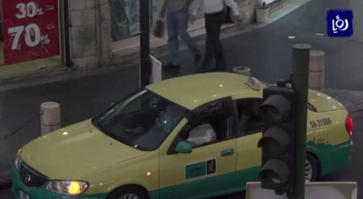 بالفيديو: "تكاسي العاصمة" السائق وصاحب المركبة يشتكيان والراكب في الانتظار