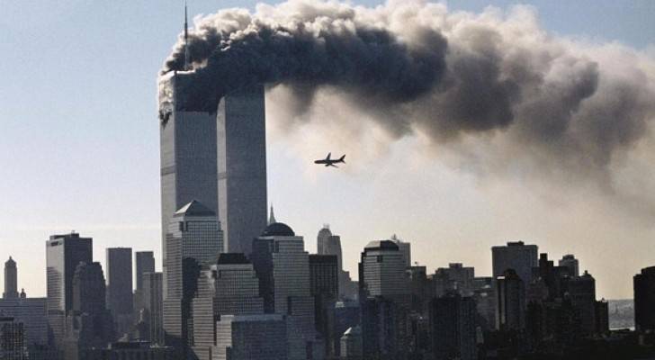 حين همسوا بأذن رئيس أميركا ليخبروه عن هجمات 11 سبتمبر .. فيديو وصور