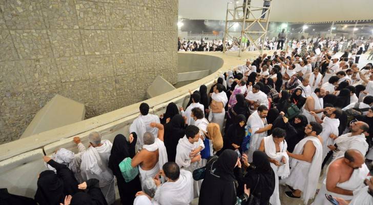 طلائع الحجاج تصل منى لرمي الجمرات في أول أيام الأضحى