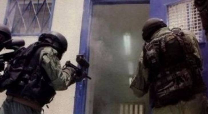 الاحتلال يعتدي على الأسرى في سجن " إيشل "