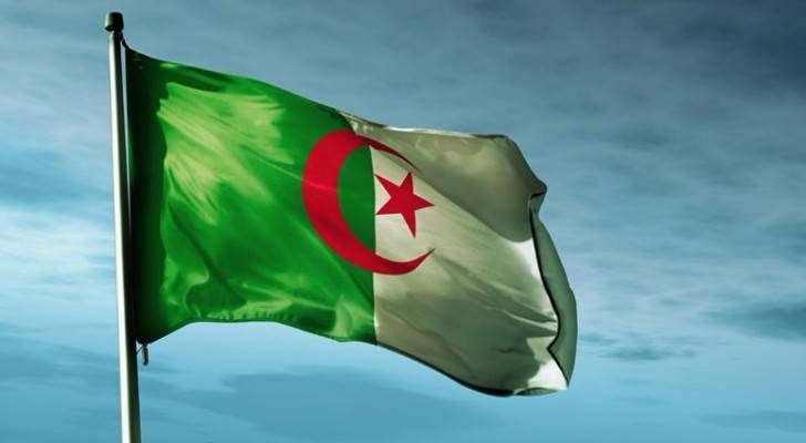 الجزائر تمهل كبار الدولة 6 أشهر ليتخلوا عن جنسياتهم الأجنبية