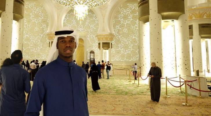 أغلى لاعب في العالم يهنئ المسلمين بالعيد