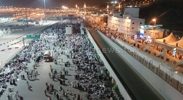 بالصور: الحجاج يواصلون رمي الجمرات ويبيتوا ليلتهم الاخيرة في منى