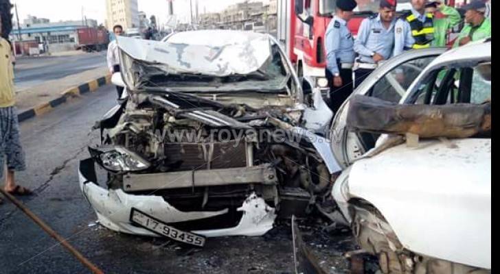 وفاة 3 أشخاص وإصابة 5 آخرين بحادث تصادم في عمان .. صور