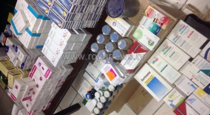 بالصور.. القبض على صيدلاني يبيع أدوية منتهيه بالزرقاء