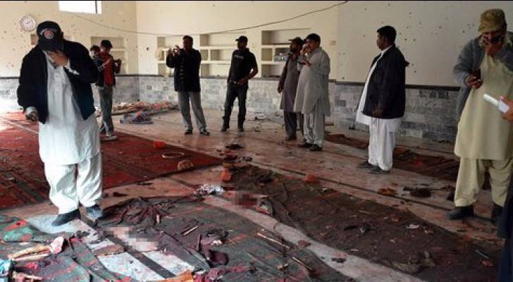 قتلى بانفجار أمام مسجد في باكستان