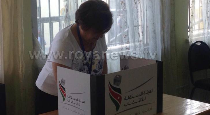 بالفيديو والصور: الأردنيون يتوافدون على مراكز الاقتراع