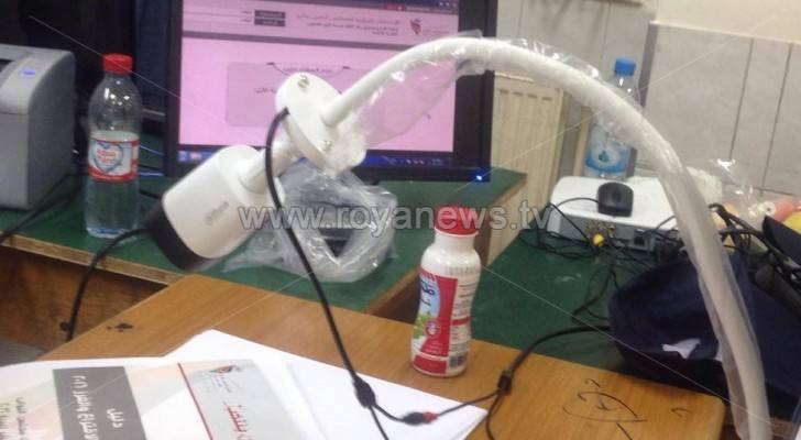 بدء تركيب الكاميرات داخل مراكز الاقتراع استعدادا للفرز .. صور