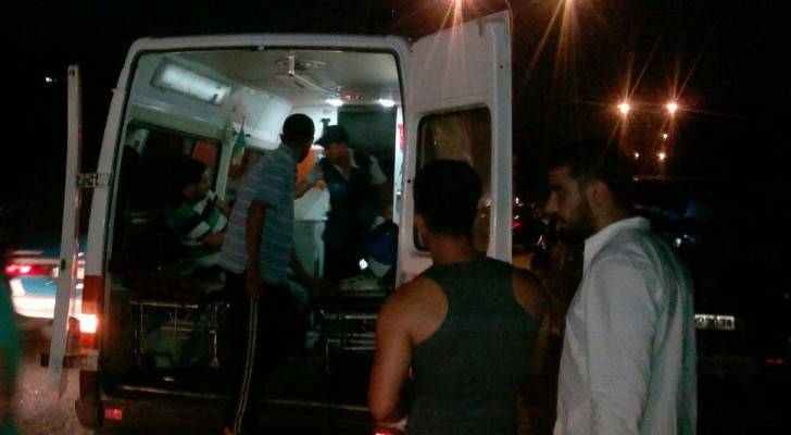 اصابة 5 اشخاص في حادث سير على طريق المطار .. صور