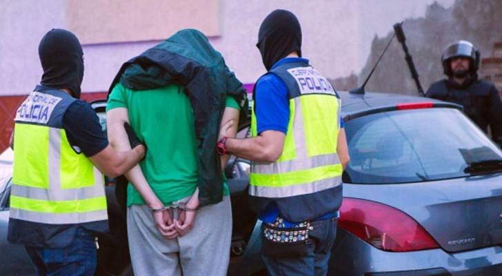 الشرطة الإسبانية خلالها اعتقالها أحد أفراد المجموعة في مليلة - 28 سبتمبر 2016