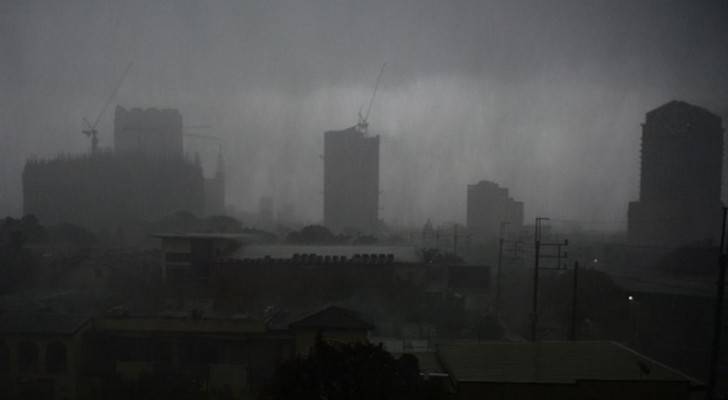 إعصار 'كاريكا' يضرب الفلبين ويخلف خسائر