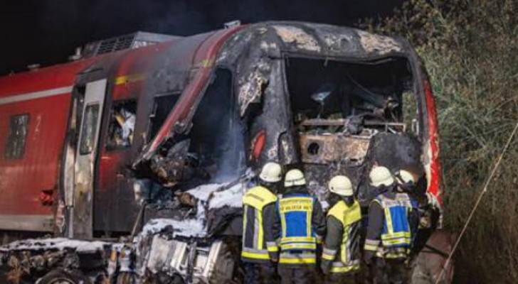 مقتل شخص وإصابة 7 فى اصطدام قطار وشاحنة بألمانيا