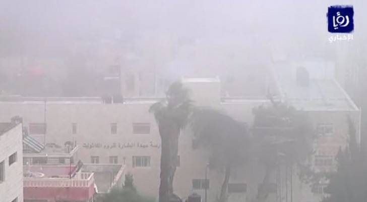 بالفيديو: ضباب وأمطار صباح الثلاثاء فوق رام الله