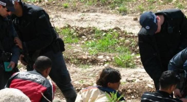 47 عاملا فلسطينيا تم اعتقالهم