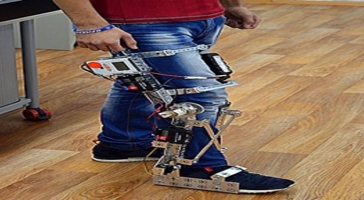 فتى روسي يخترع قدما اصطناعية لمساعدة المشلولين