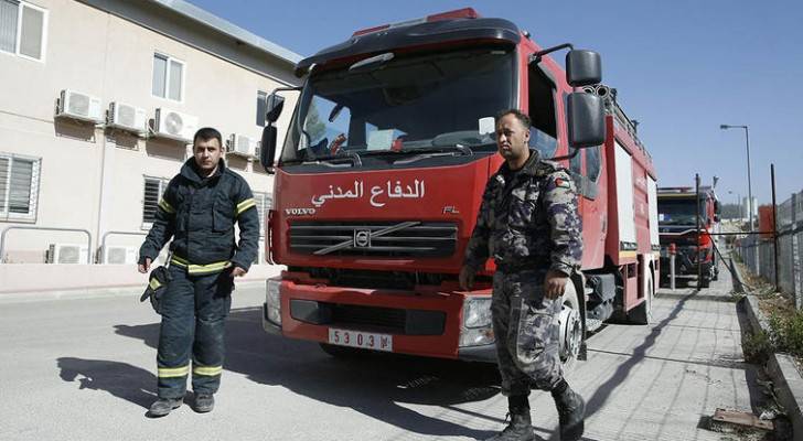 قوات إطفاء من الدفاع المدني الفلسطيني 