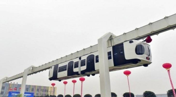أول قطار معلق في العالم يعمل بالطاقة المتجددة