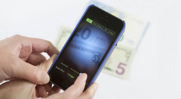 باحثون في فنلندا يطورون تكنولوجيا هاتف نقال جديدة والتي يمكنها أن تسمح للهواتف الذكية بالكشف عن سرطان الجلد