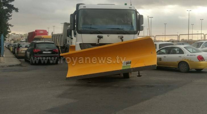 كاسحات الثلوج خلال مرورها بشارع الاذاعة والتلفزيون