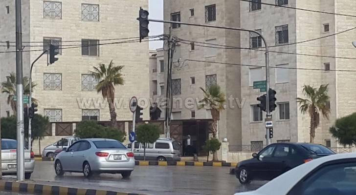 تعطل 20 اشارة ضوئية في عمان بسبب المنخفض .. صور