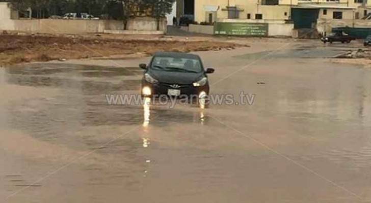  تساقط الامطار على طريق المطار