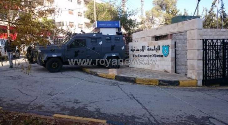 تواجد الأمن أمام بوابة الجامعة الأردنية 