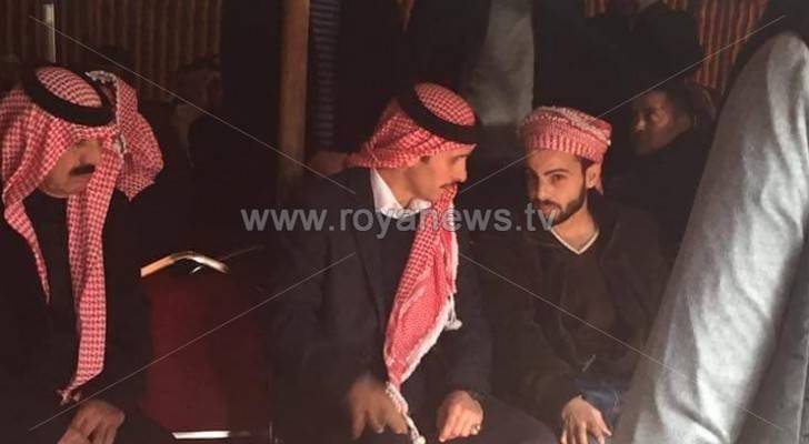 بالصور: الأمير حمزة في عزاء الشهيد السواعير