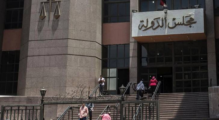 النيابة المصرية تأمر بتشريح جثمان قاض بارز انتحر في محبسه