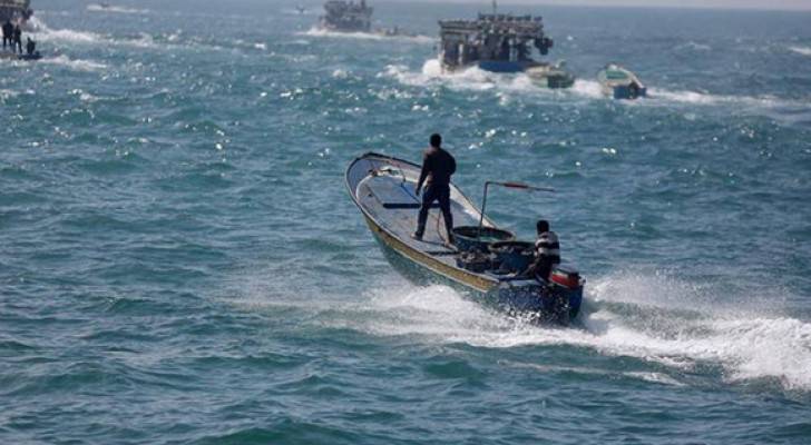 فقدان صياد بعد اغراق الاحتلال مركبه ببحر غزة