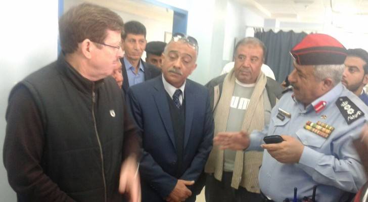 الوزير يستمع الى ايجاز من المسؤولين حول حالة المصابين