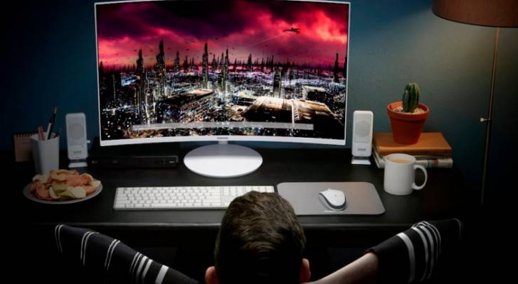سامسونج تكشف النقاب عن شاشة منحنية بتقنية Quantum Dot