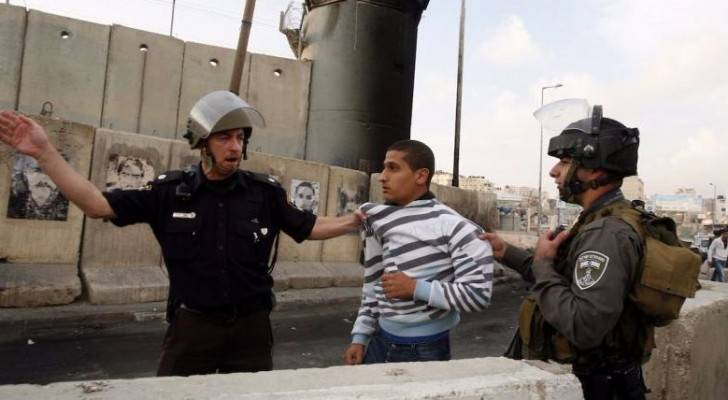 قوات الاحتلال الاسرائيلي تعتقل فلسطينيا 