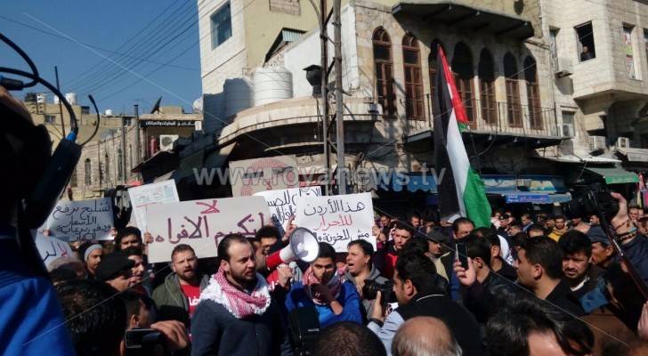 بالصور .. مسيرة وسط عمان رفضا لرفع الاسعار واحتجاجا على اتفاقية الغاز