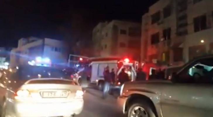 الدفاع المدني يتعامل مع حريق بالقرب من دوار المدينة الرياضية 